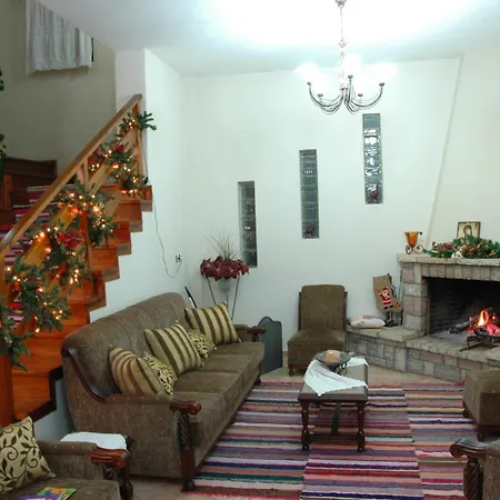Hotel Aroanios