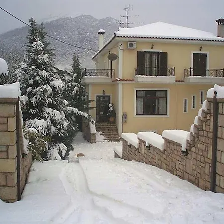 Hotel Aroanios