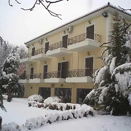 Hotel Aroanios 2*