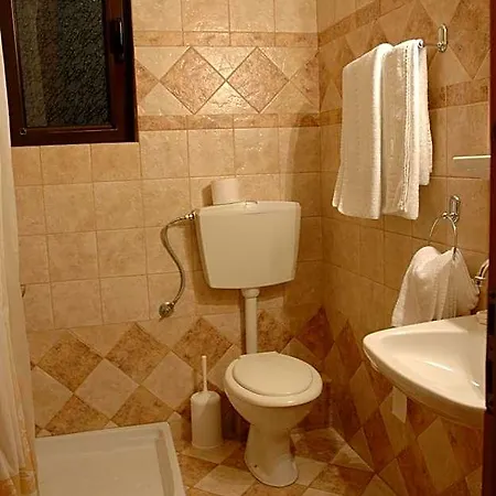Aroanios Hotel 2*