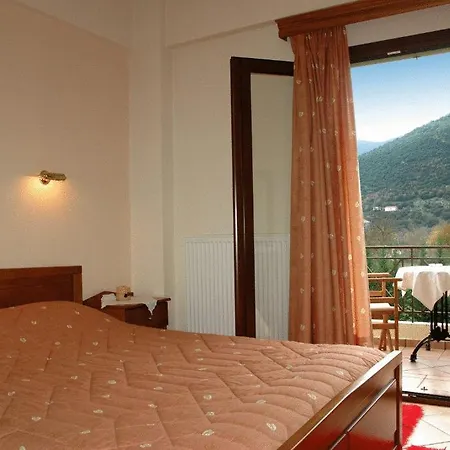 Hotel Aroanios